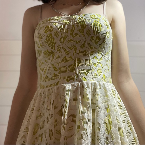 Green and lace party dress - Picture 9 of 12